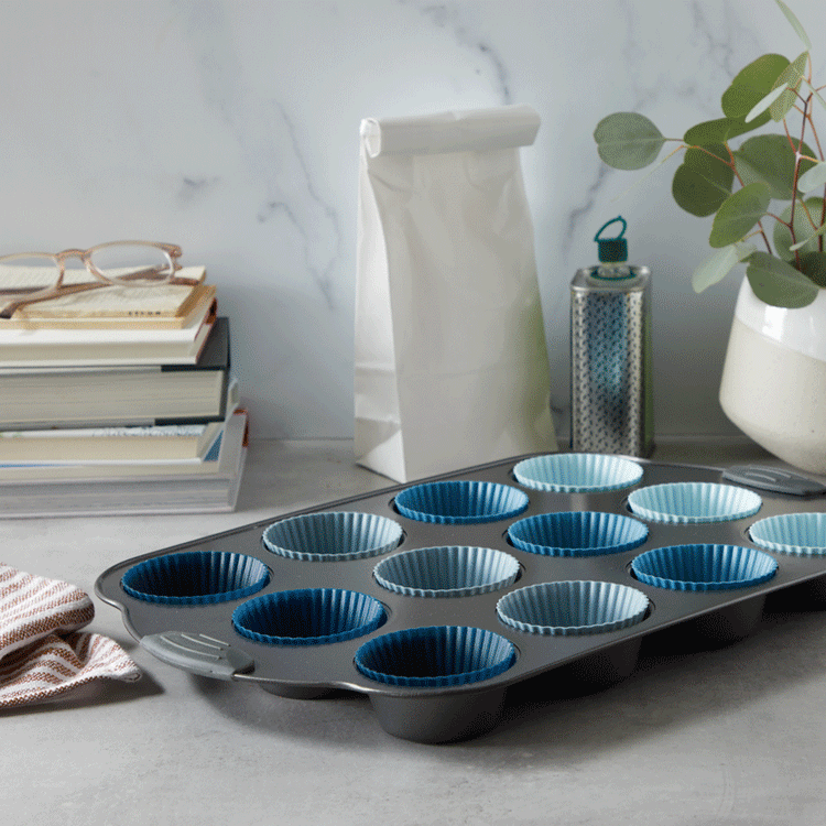 Standard Muffin Pan with Removable Silicone Liners (13-Piece Set)