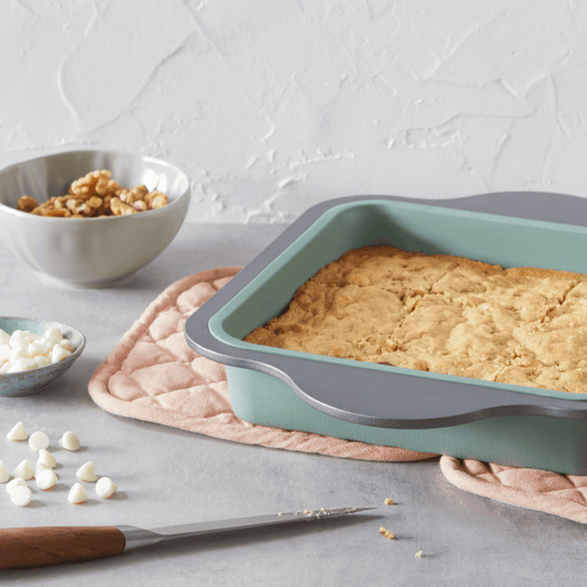Silicone Cake Pan with Carbon Steel Handles