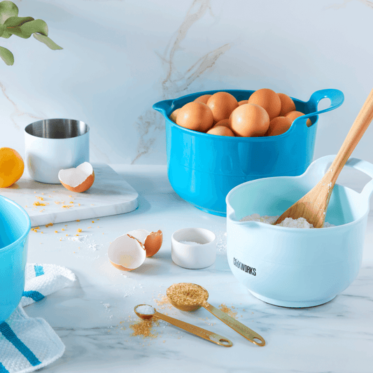 Mixing bowls and colanders, basic kitchen utensils in foodservice - Araven